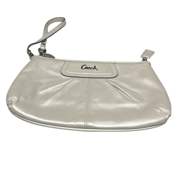 Coach Pearl White Leather Wristlet Vintage - Picture 1 of 8